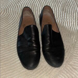 Lewit Black Loafers Classic Slip-On Design